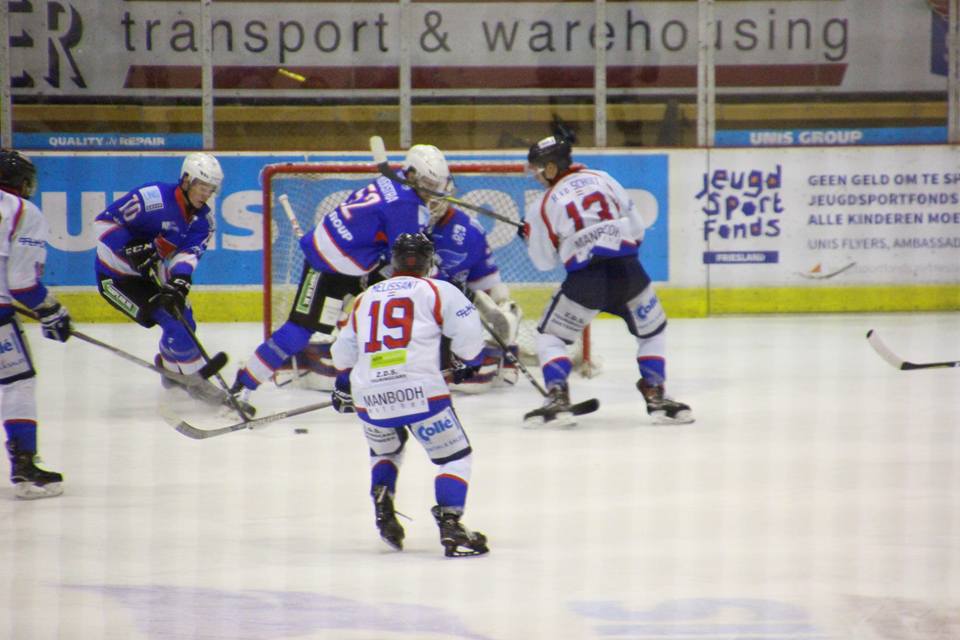 UNIS Flyers Heerenveen HIJS Hokij DEn Haag ijshockey Face-Off